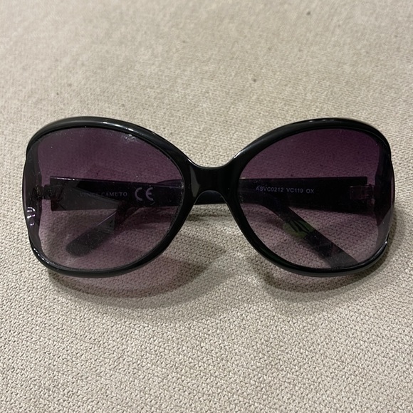 Vince Camuto Sunglasses - Picture 1 of 4
